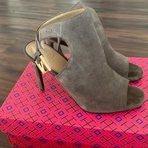Tory Burch sandal heel - color- suede gray, size- 7.5 - gently used - worn 1x